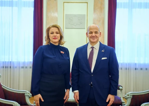 В завершение встречи Силиня поблагодарила Робинсона за его вклад в развитие отношений с Латвией.