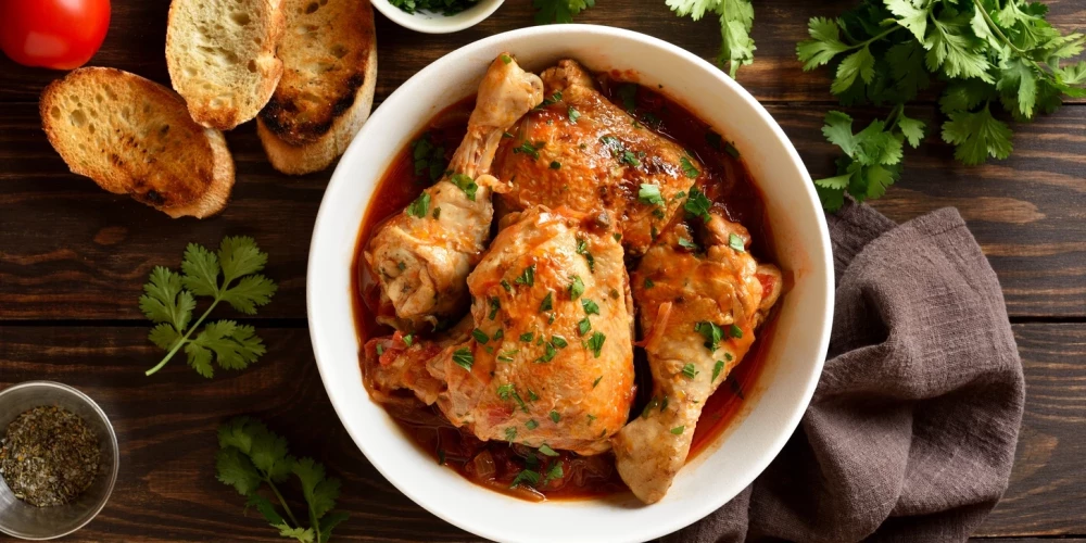 Krāsnī cepti vistu šķiņķīši aprikožu glazūrā