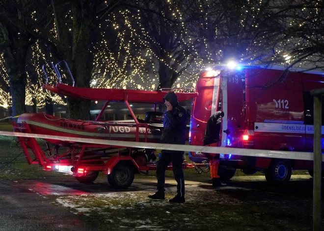 После долгих поисков в Даугаве нашли затонувший автомобиль и погибшую женщину