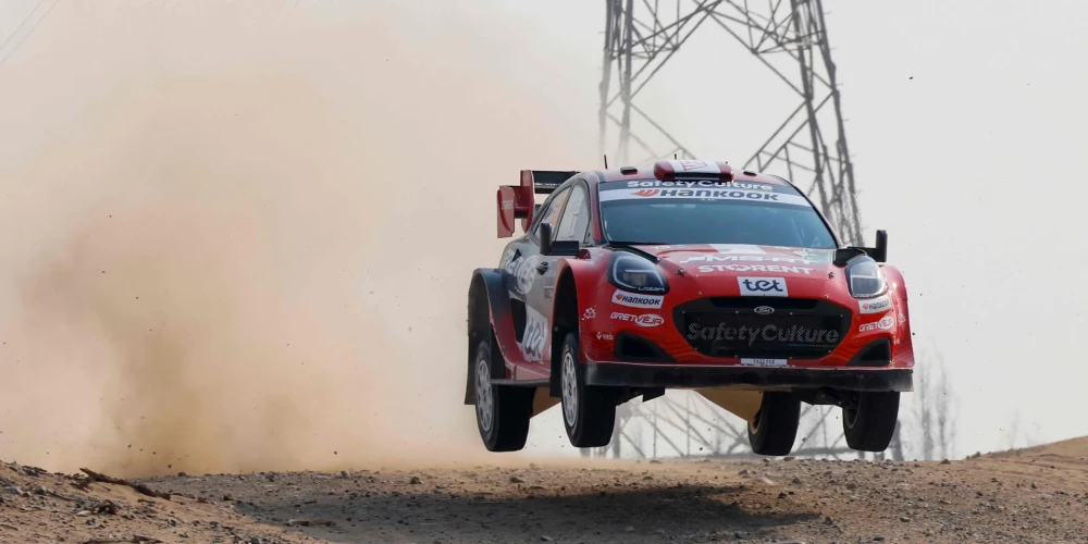 Mārtiņš Sesks un Renārs Francis ar "Ford Puma" brauc WRC rallijā Saūda Arābijā