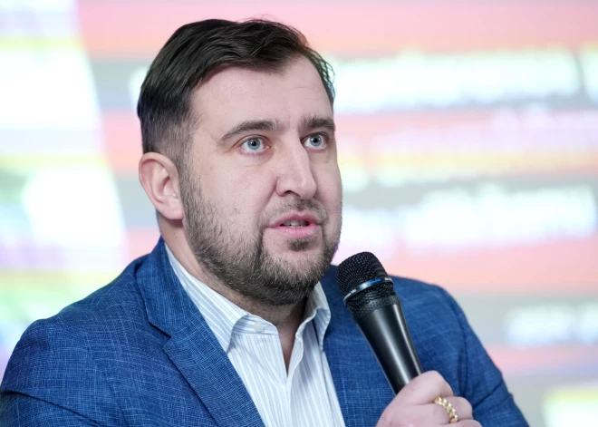 Rīgas domnieka Rūdolfa Brēmaņa krimināllietu turpinās iztiesāt nākamgad, viņu apsūdz 102 721 eiro izkrāpšanā no valsts