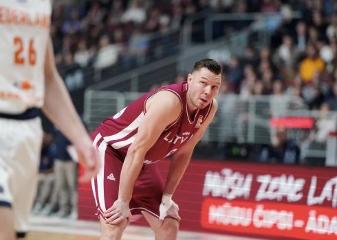 Latvijas kapteinis Dairis Bertāns pēdējā spēlē izlases sastāvā pret Nīderlandi