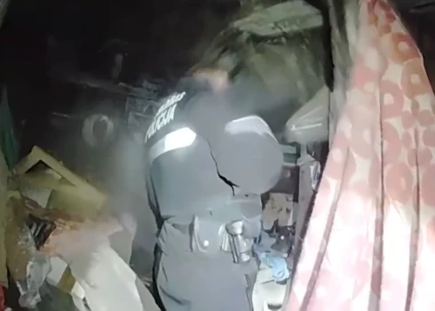 Полицейские нашли мужчину в одном из летних садовых домиков.