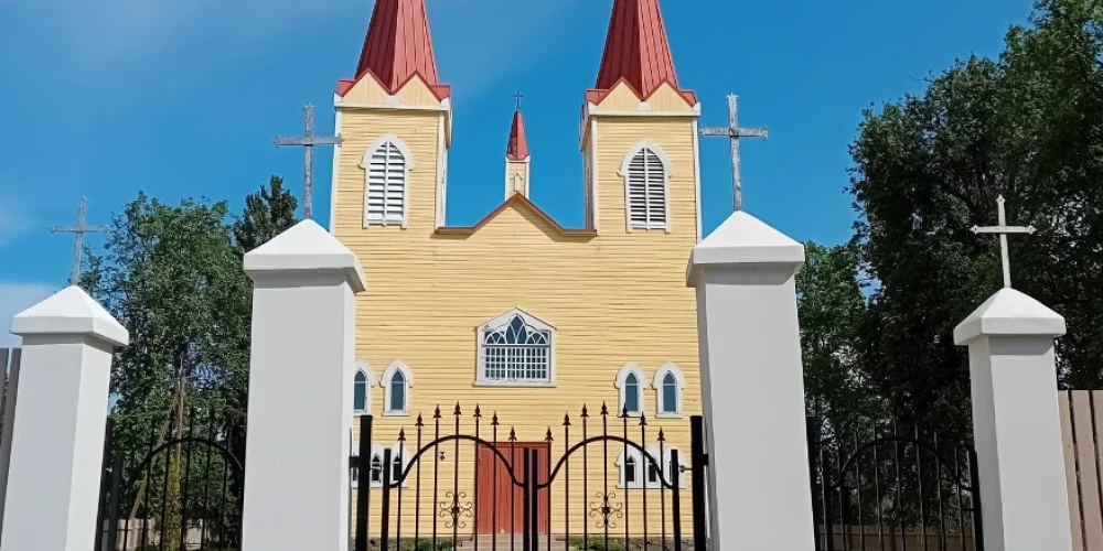 Pildas Svētā Pētera un Svētā Pāvila Romas katoļu baznīca ir viena no lielākajām koka baznīcām Latgalē.