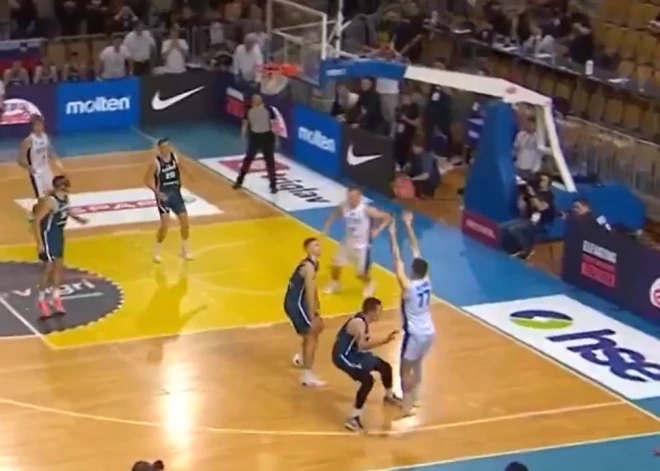 Igaunijas basketbolisti ar pēdējo sekunžu trejaci apklusina Slovēnijas fanus Pasaules kausa kvalifikācijā