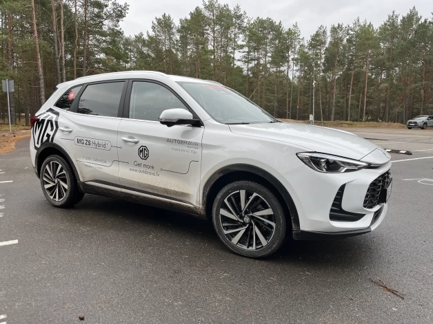 "MG ZS Hybrid".