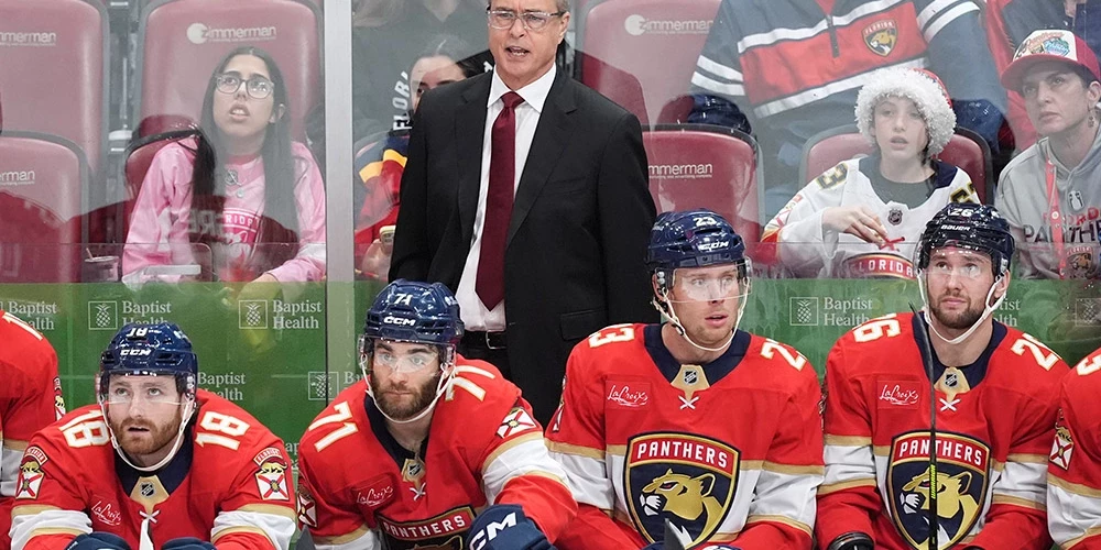 Uvis Balinskis (#26) uz "Panthers" soliņa trešajā periodā mačā pret "Flames".