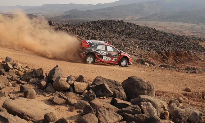 "Divreiz pārdūrām riepu, un arī motors nestrādā, kā nākas," pēc 16. ātrumposma atklāja Sesks.