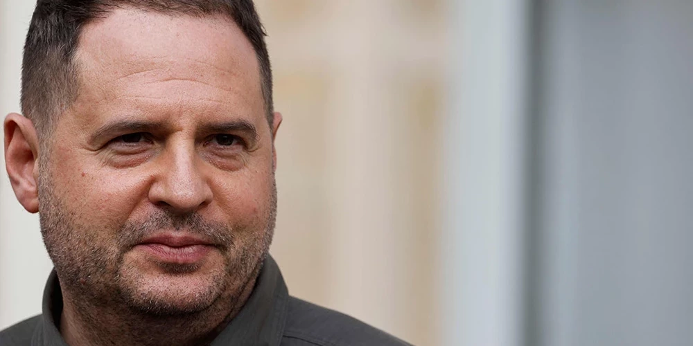 Jermaks neprecizēja, kad vai kā viņš plāno doties uz frontes līniju.