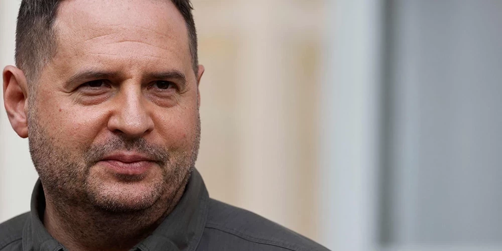 Ермак не уточнил, когда и как он планирует отправиться на передовую.