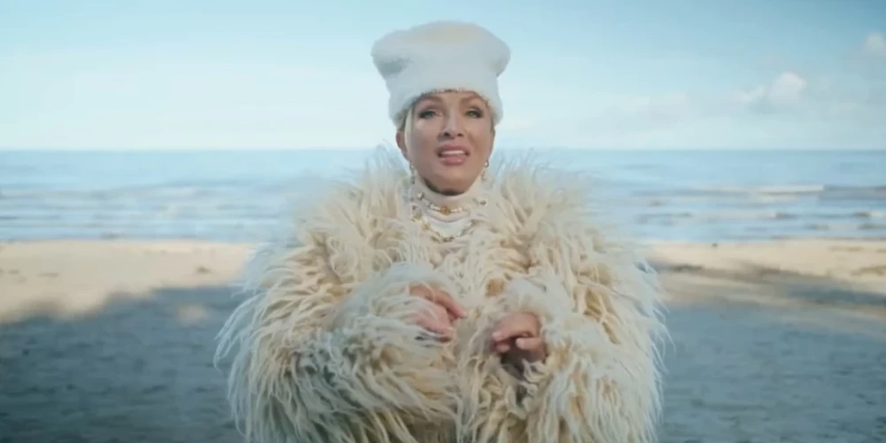 Лайма Вайкуле в рекламном ролике.