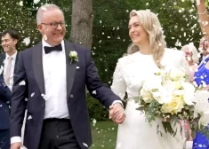 Slepenā ceremonijā sievu apņēmis Austrālijas premjerministrs Albanīzs