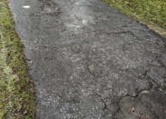 "Я летела ногами вверх": рижане негодуют - город превратился в сплошной каток, даже в самом центре