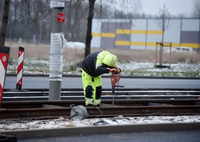 Сколько в Латвии работающих людей на 41 000 работодателей?