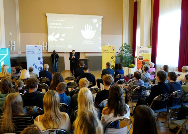 Учатся, а дальше тишина: Латвия не знает, сколько иностранных выпускников реально остаются работать