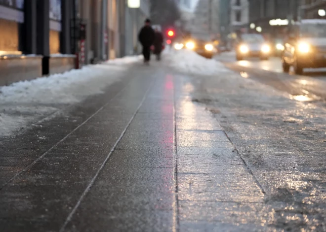 Slideno ielu dēļ traumpunktā vērsušies desmitiem pacientu