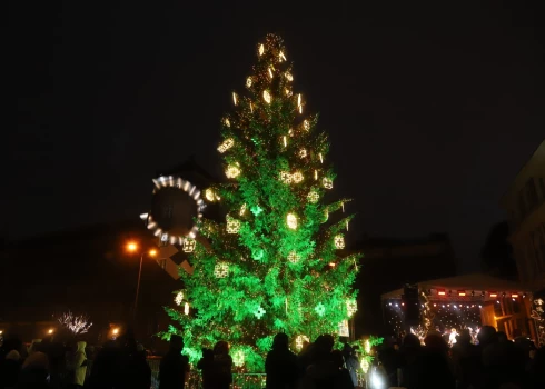 Rīgas galvenās egles iedegšana.