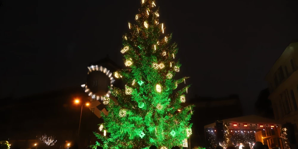 Rīgas galvenās egles iedegšana.