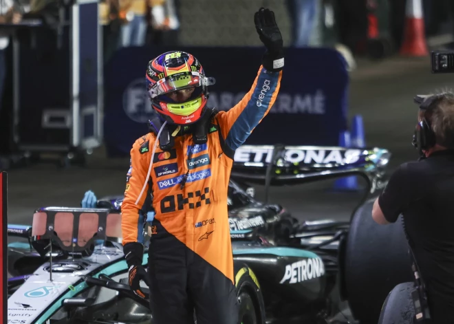 "McLaren" pilots Piastri izcīna uzvaru Kataras "Grand Prix" sprintā
