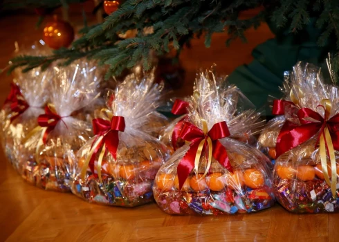 Алуксненский край откажется от рождественских сладких пакетов.