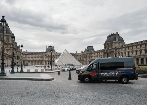 Лувр после ограбления повысит цены для туристов.