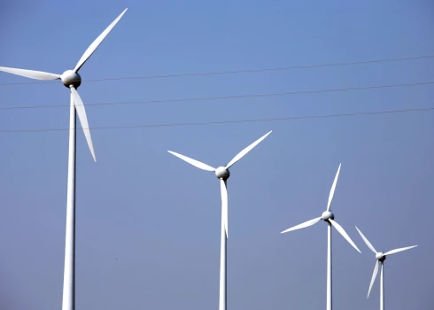 Vēja parku attīstītājs SIA "Vindr Latvia" Cēsu novadā grib būvēt vēja elektrostaciju (VES) parku "Amata un Bērzkrogs" ar līdz 300 metriem augstiem torņiem.