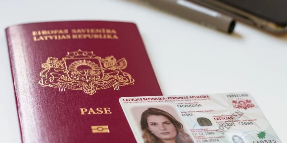 Krāslavas Kultūras nama pirmajā stāvā iedzīvotājiem ir iespēja noformēt un saņemt pasi un personas apliecības.