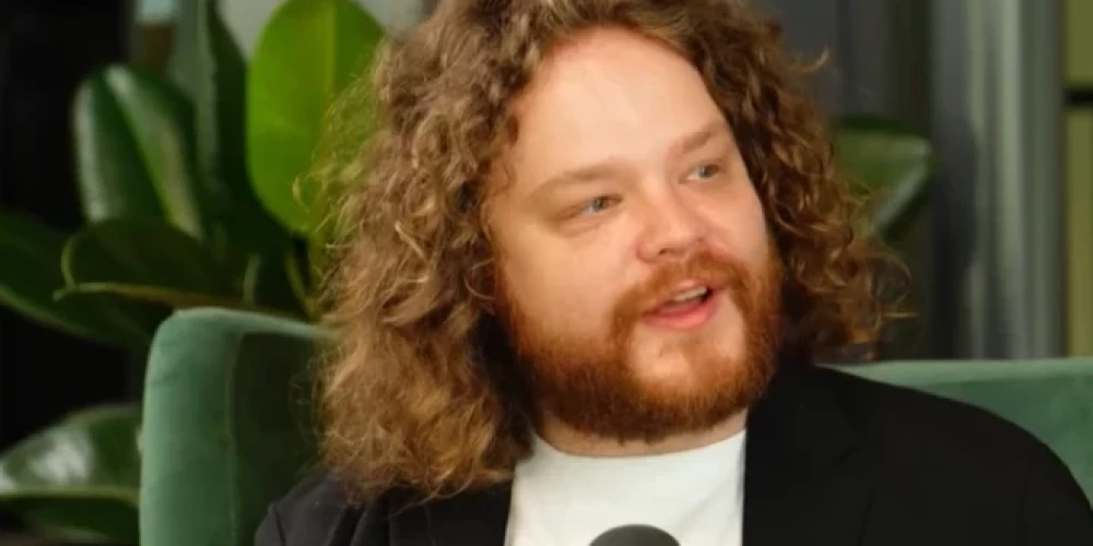 Matīss Kaža ir latviešu režisors, scenārists un producents