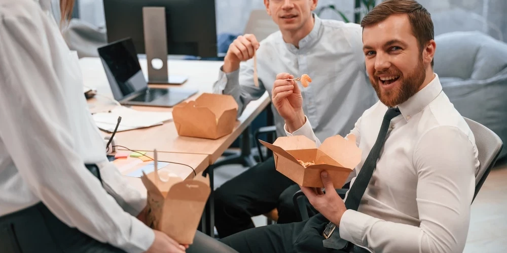 Балтийский опрос доказал, что бизнес недооценивает офисный обед.