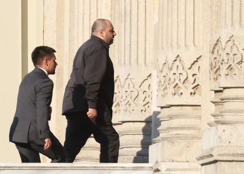 Ukrainas delegāciju vada tikko ieceltais Nacionālās drošības padomes sekretārs Rustems Umerovs.