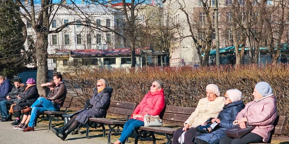 Пенсия в Латвии растет, но медленно - редний размер выплат увеличился на 6.47 евро с начала года