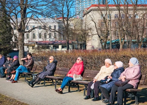 Пенсия в Латвии растет, но медленно - редний размер выплат увеличился на 6.47 евро с начала года