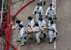 Bojāgājušo skaits ugunsgrēkā Honkongas augstceltnēs pieaudzis līdz 146 cilvēkiem