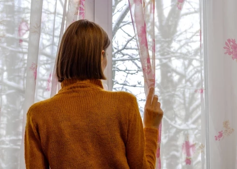 Несколько минут свежего воздуха каждые несколько часов — это маленький вклад в ваше здоровье, который никто не сделает за вас.