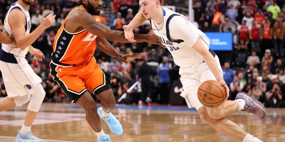 "Clippers" superzvaigzne Kavai Lenards mēģina apturēt Kūperu Flegu