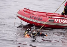 Nav izdevies no Daugavas izcelt bojā gājušās sievietes automašīnu