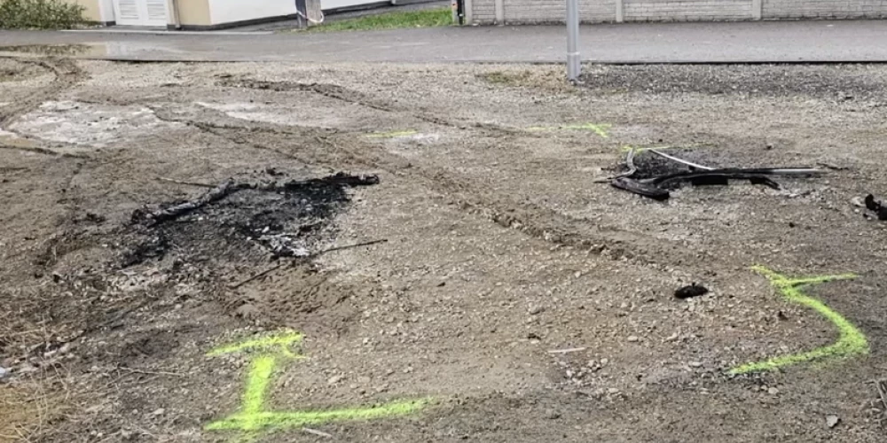 Automašīnas sadedzināšanas vieta (ekrānuzņēmums no video)