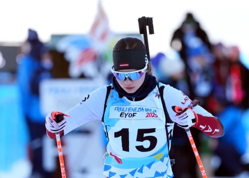 Latvijas biatloniste Estere Volfa šāva krietni labāk par savu komandas biedru Renāru Birkentālu