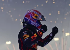 Verstapens triumfē Kataras "Grand Prix" un saglabā cerības uz piekto čempiontitulu pēc kārtas