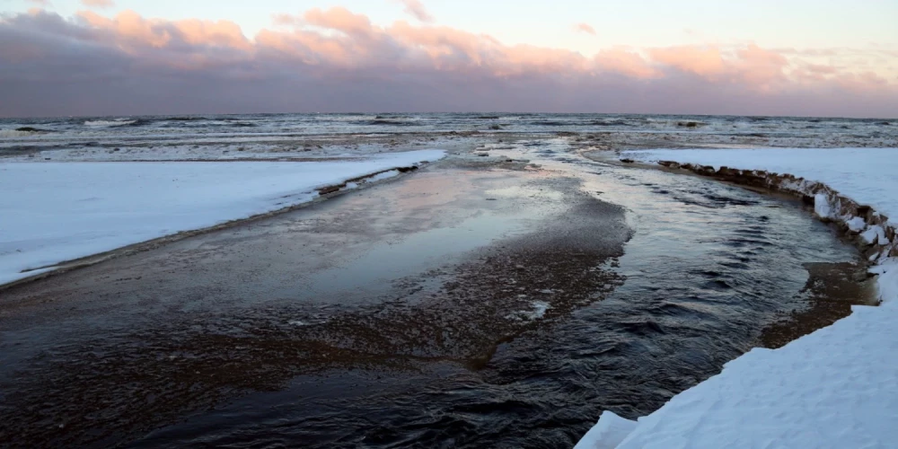 Piejūrā gaidāma silta diena. 