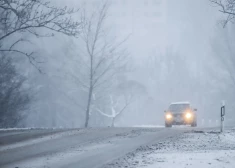 Pirmdienas rītā ceļu stāvoklis Latvijā apmierinošs