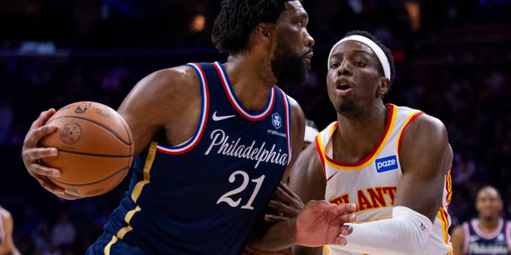 Onjeka Okongvu aizsardzībā pret Žoelu Embīdu.