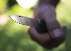 Кровавая развязка визита к знакомой: в Огре найден мертвым мужчина, задержана хозяйка квартиры