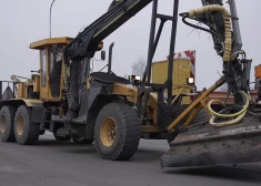 Ieskats "Latvijas Autoceļu uzturētāja" tehnikas parkā un uzņēmuma cīņā ar sniegu un ledu