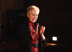 FOTO: Raimondas Vazdikas vadītais teātris krāšņi nosvinējis jubileju