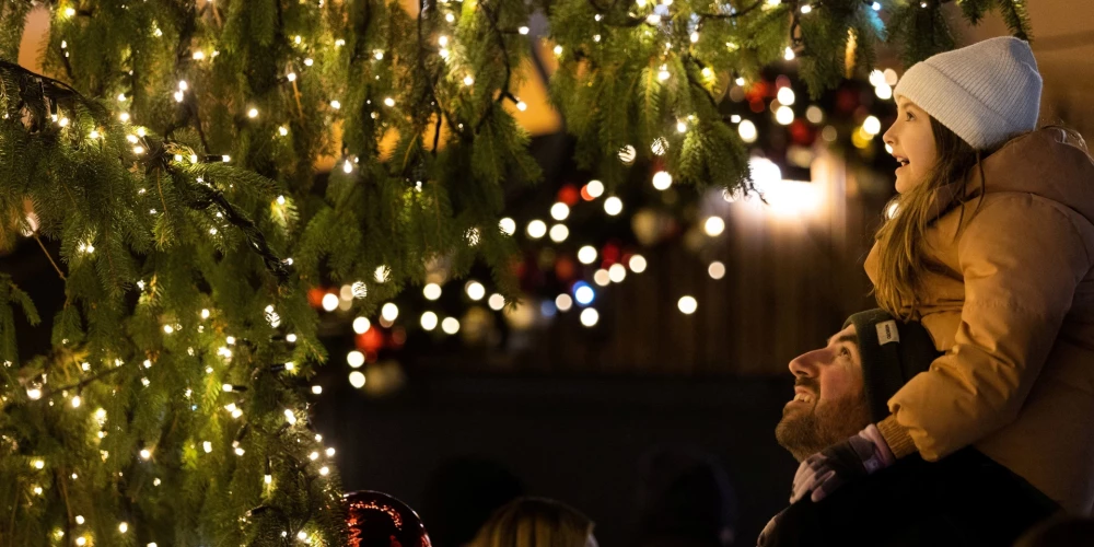 Prāgā, Čehijā, Vecpilsētas laukumā esošais tirdziņš ir viens no vietējo iedzīvotāju iecienītākajiem.