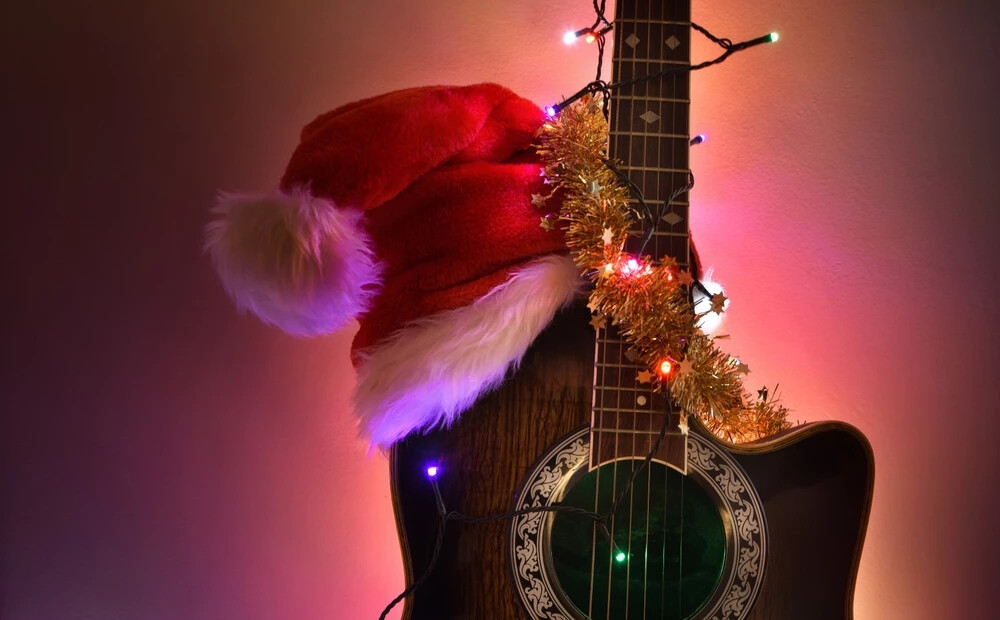 Pārsteidzošā patiesība: vispārdotākā Ziemassvētku dziesma pasaulē nav tā, kuru klausāmies visbiežāk