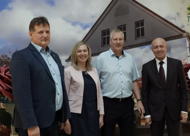 Piektdien, 28. novembrī, Tukuma novads uzņēma Saeimas Valsts pārvaldes un pašvaldības komisijas priekšsēdētāju Oļegu Burovu. Viņa reģionālā vizīte izvērtās par daudzpusīgu ieskatu gan pašvaldības darbā, gan vietējo uzņēmumu ikdienā, kā arī sociālajā jomā.