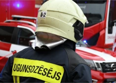  Ugunsdzēsēju tur aizdomās par svešas naudas tērēšanu un narkotiku glabāšanu pārdošanai