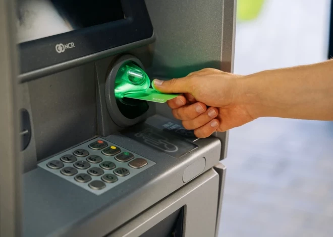 Живущих в ЕС россиян подвергли новым санкциям - в этот раз денежным